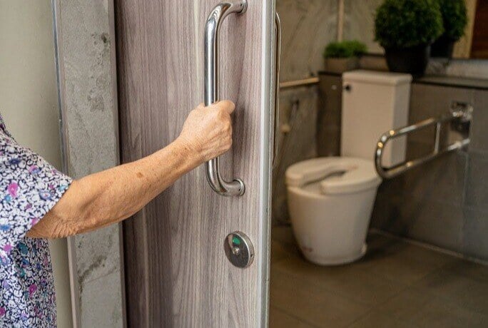 bathroom-modification-elderly-assistance-1288981235-1